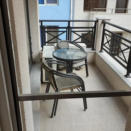 таня 10 Apartment *